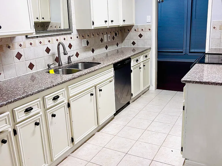 7827 Bateman Ln — Photo 3