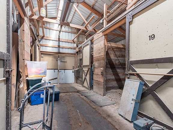 3rd image of 12548 Horseshoe Ln