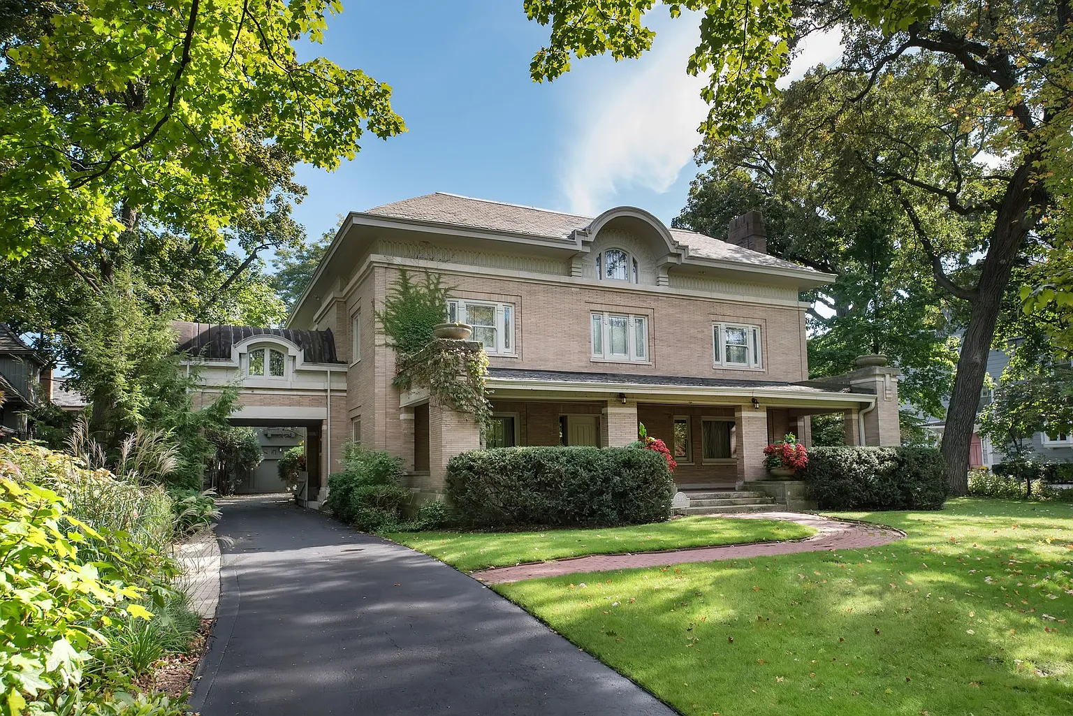 1315 Forest Ave photo 1