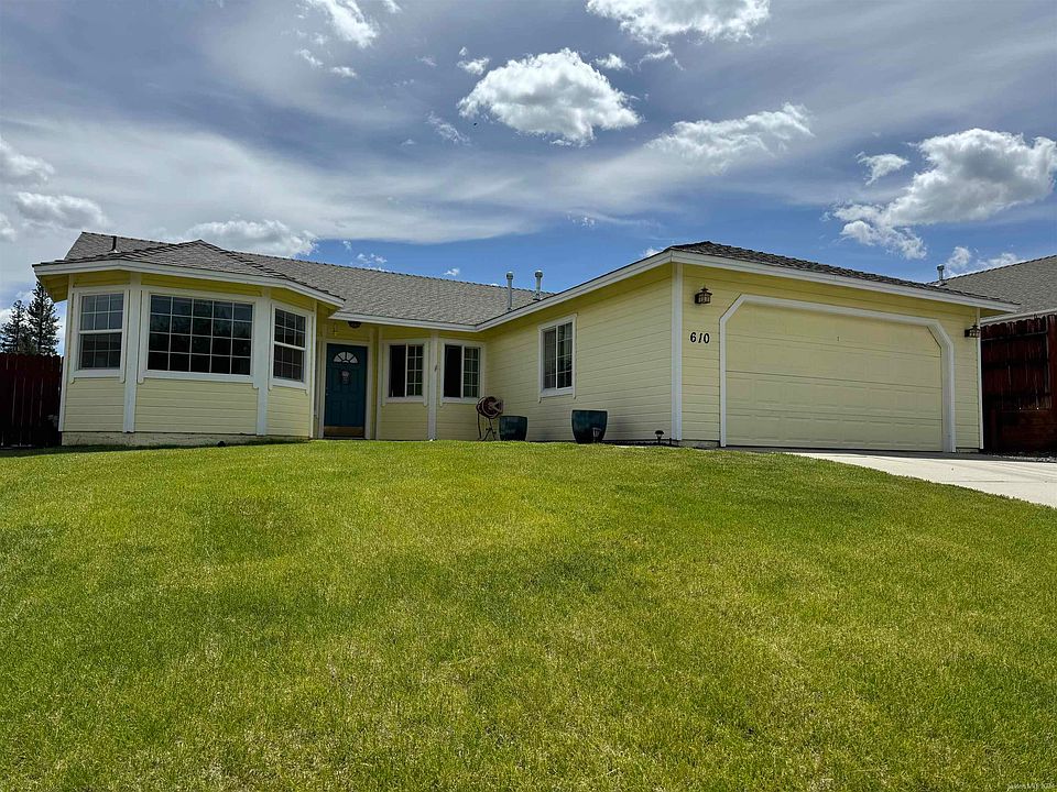 1st image of 610 Pearl Cir