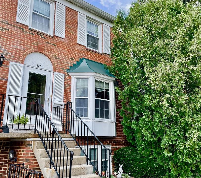 1st image of 52C Leeds Ct W