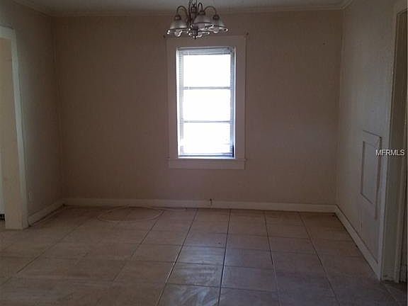 4th image of 2220 E Magnolia St