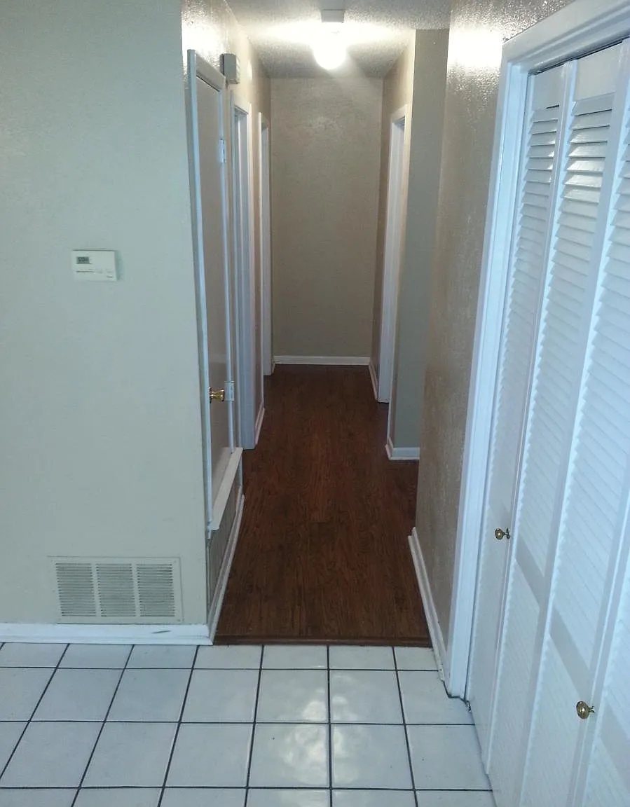 3 bed, 2200 sqft, $2,500 — Photo 4