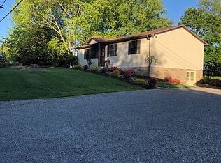 201 Jo Deener Dr, Zelienople, PA 16063