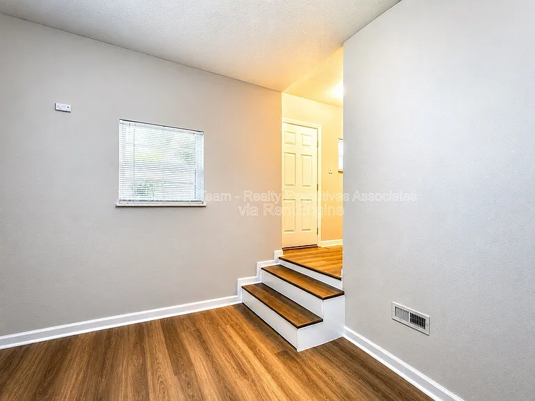 2540 Larkwood Ln — Photo 12