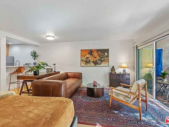 5th image of 950 N Kings Rd Unit 106