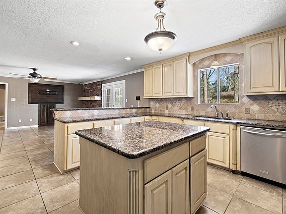 4th image of 209 Sherwood Dr