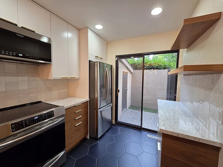 878 Woodside Ln E #2 — Photo 8