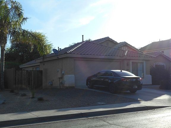 3rd image of 1094 E Cathy Dr