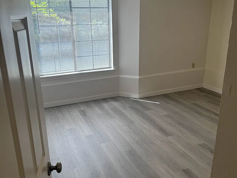 4054 NE 55th St #104 — Photo 15