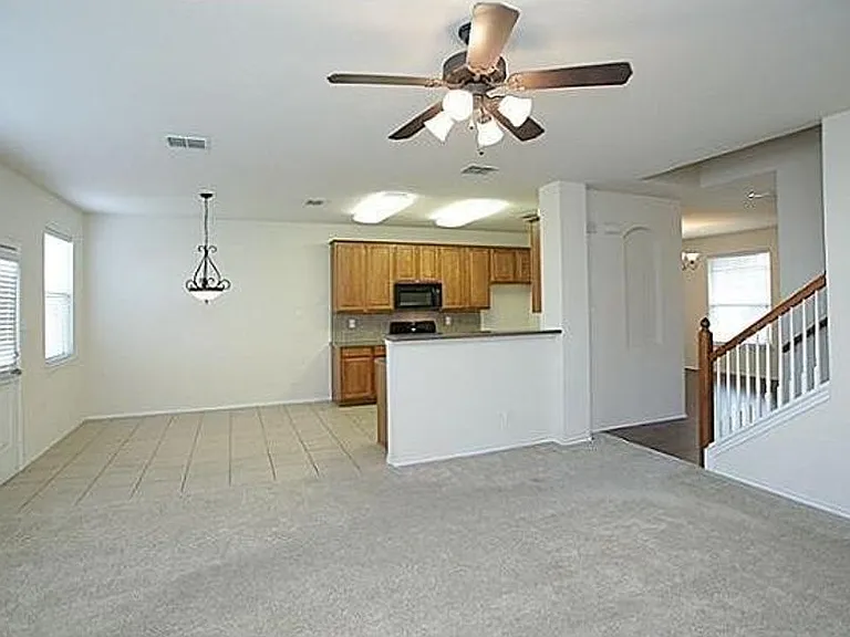1407 Hazelwood Dr — Photo 3