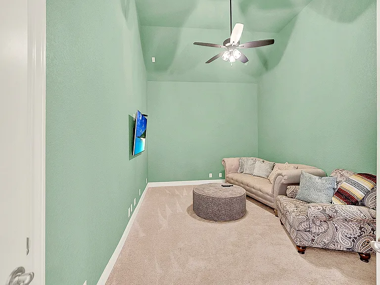 6826 Hallie Loop — Photo 33