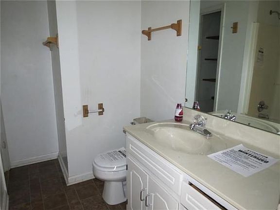 5th image of 755 Carmack Ct