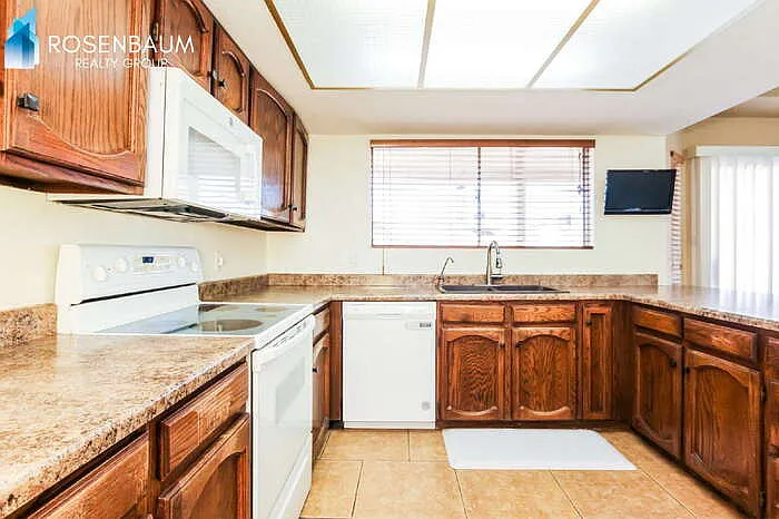 16215 N 16th St — Photo 5