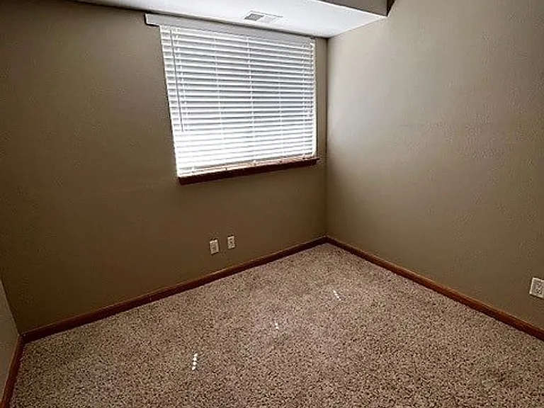592 Meadow Wood Cir — Photo 18