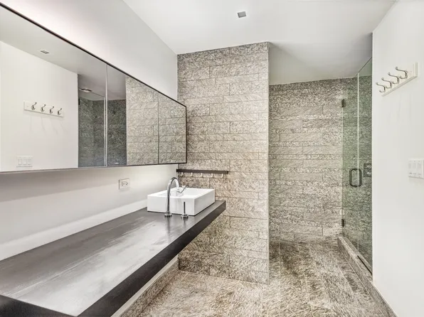 20 Pine Street image 5 of 5