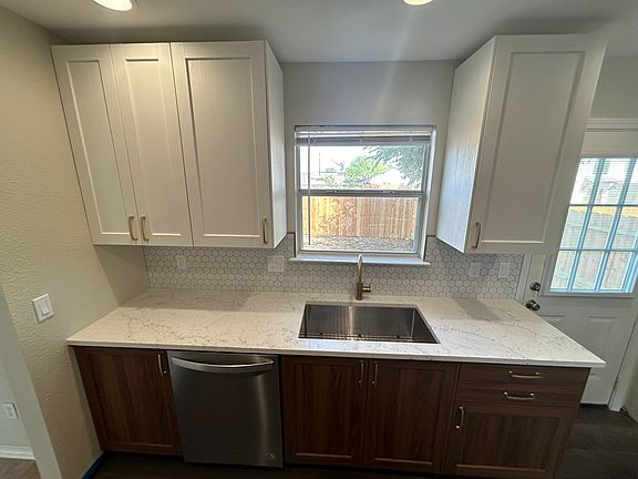 New Kitchen Cabinets and Counters