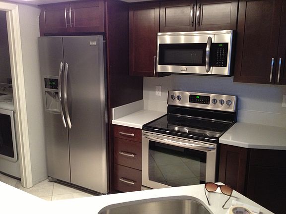2nd image of 126 E Coral Gables Dr