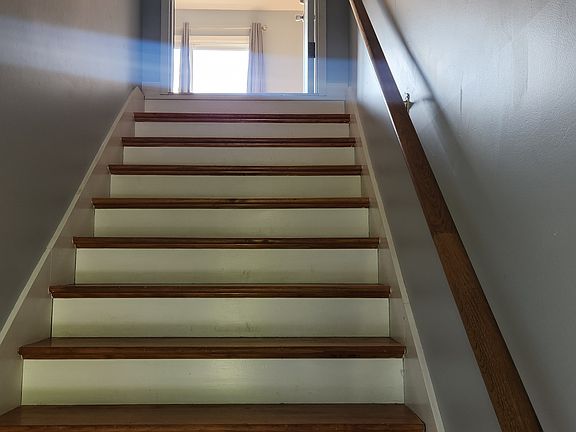 2nd image of 66 Dill St