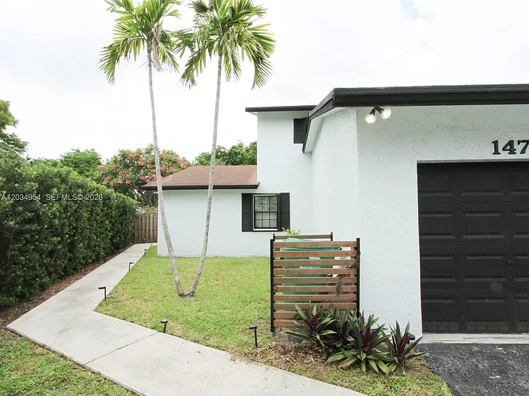 14740 SW 108th Ter — Photo 2