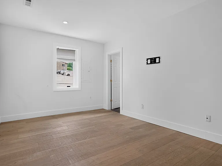 7818 Leland Rd — Photo 27