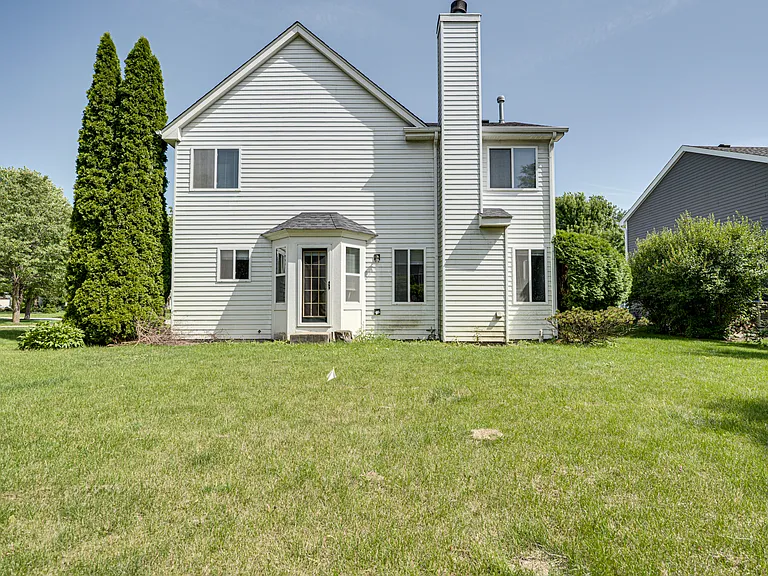 2464 Blue Spruce Ln — Photo 32