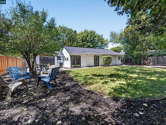 4th image of 1725 Shirley Dr