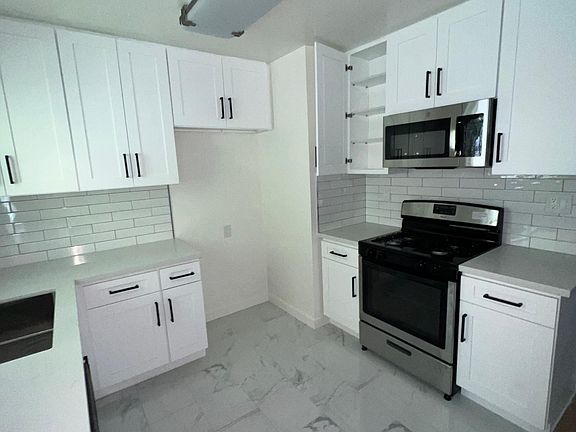 2nd image of 4535 Hazeltine Ave