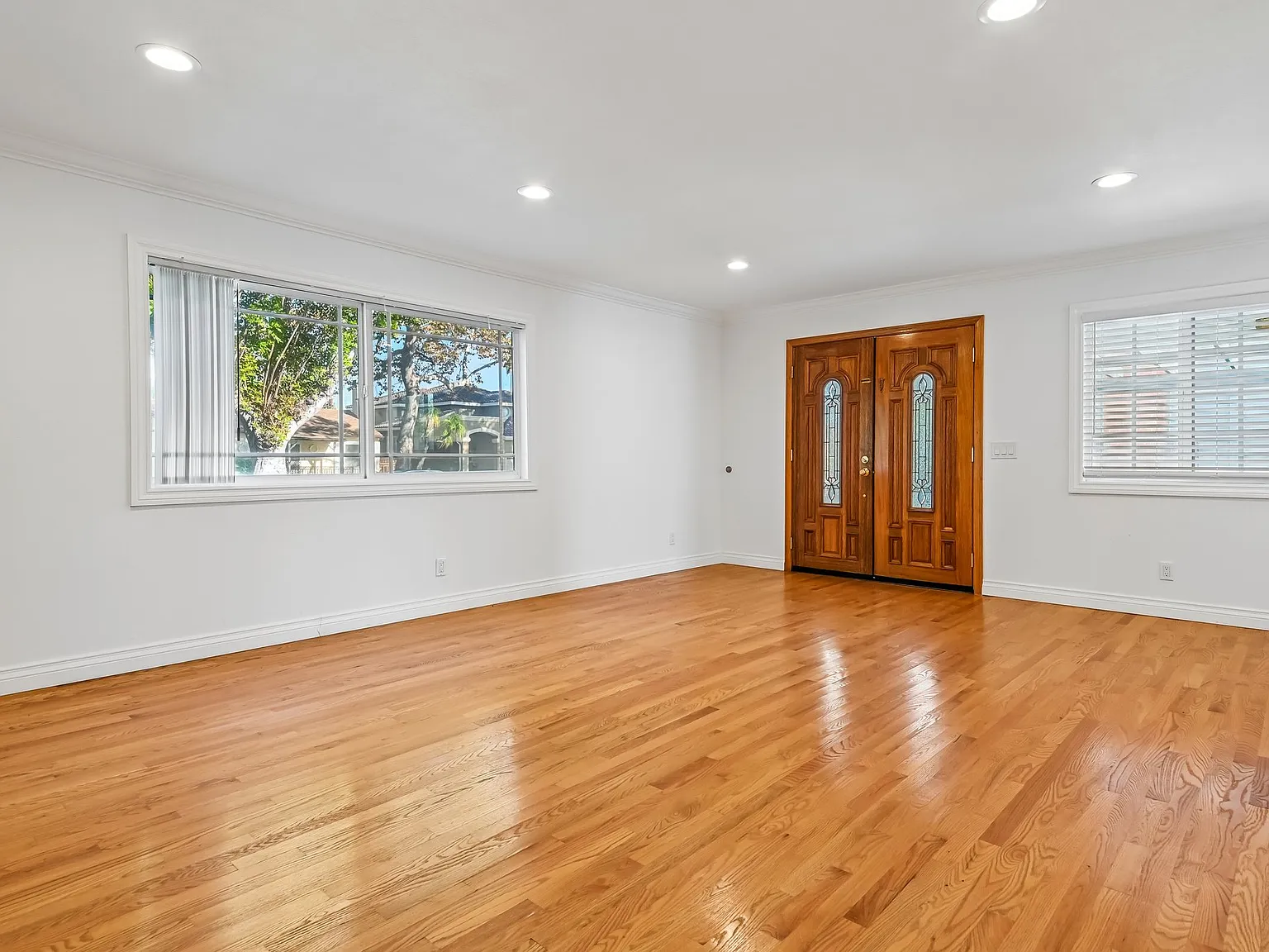 4 bed, 2028 sqft, $4,000 — Photo 4