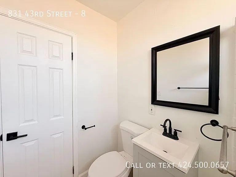 831 W 43rd St #8 — Photo 9