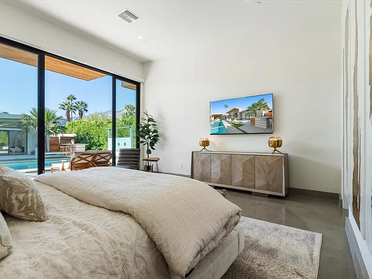524 E Miraleste Ct — Photo 38