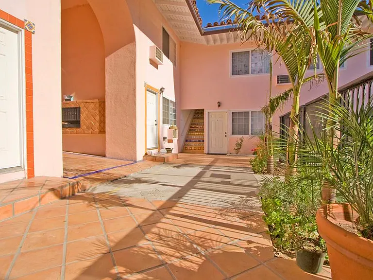 405 E Oak St #D — Photo 3