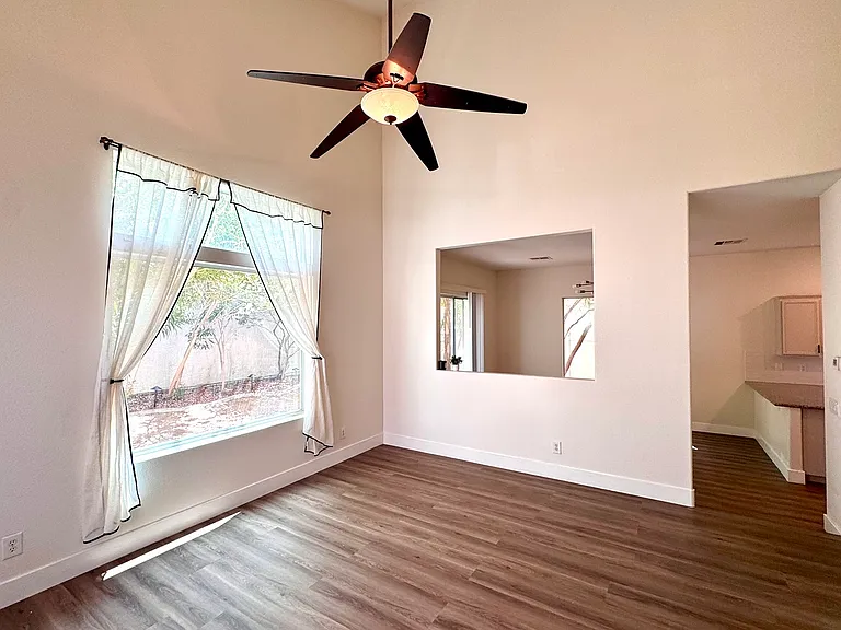 1529 Tillman Falls Ave — Photo 4