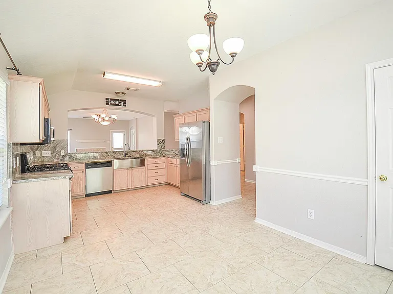 14618 Rochelle Ct — Photo 9