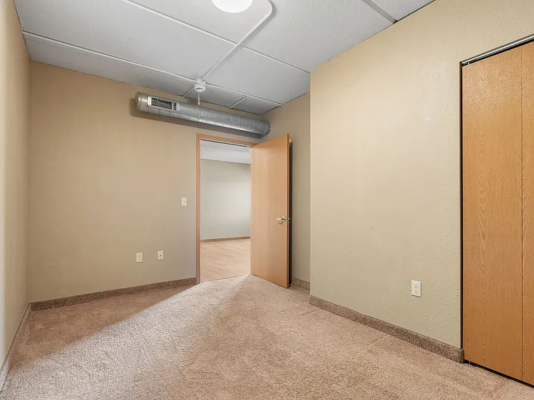 E Street Flats - Student Housing — Photo 48