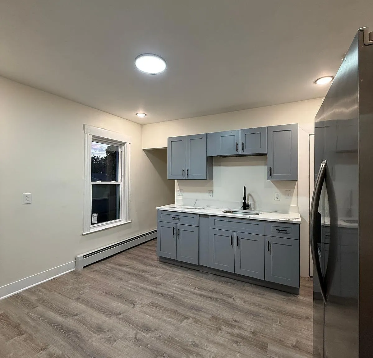 3 bed, 1.0 bath, 3735 sqft, $1,800 — Photo 2