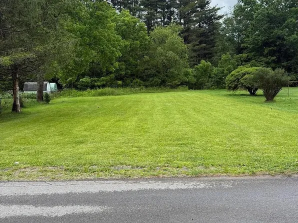 402 13th St, Rainelle, WV 25962