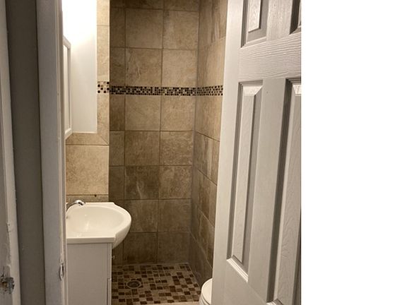 5th image of 423 N 62nd St Floor 1