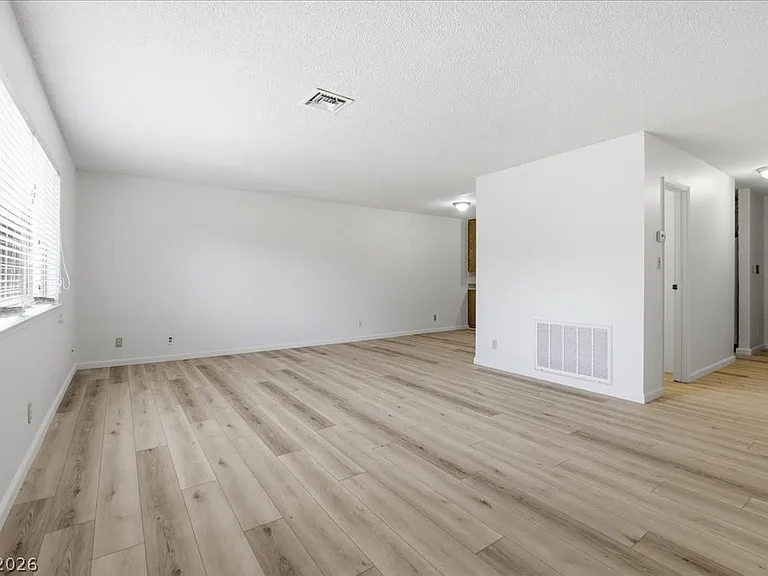 210 Greenbriar Townhouse Way — Photo 11
