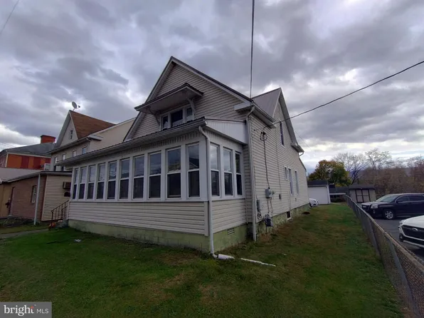 522 W 4th St, Lewistown, PA 17044