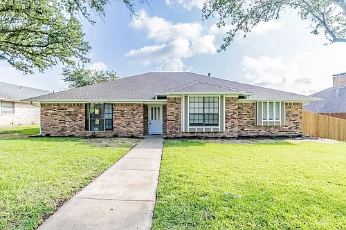 3008 Apple Valley Dr Photo 1