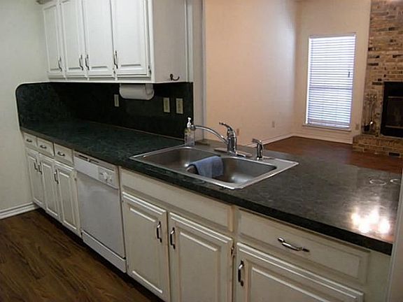 5th image of 308 Benjamin St