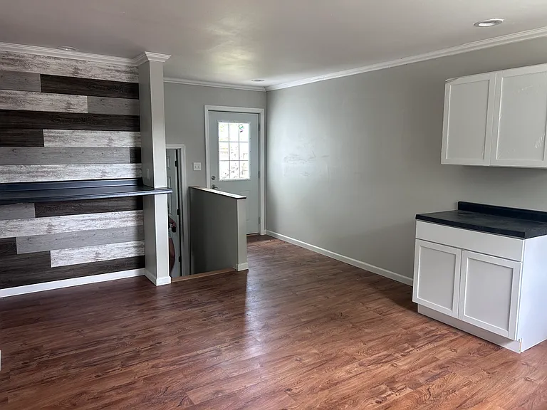 616 Grand St — Photo 2