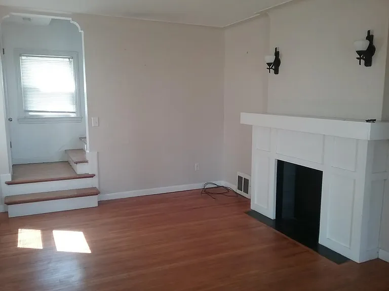 1639 Hagley Rd — Photo 2