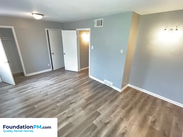 992 University St — Photo 4