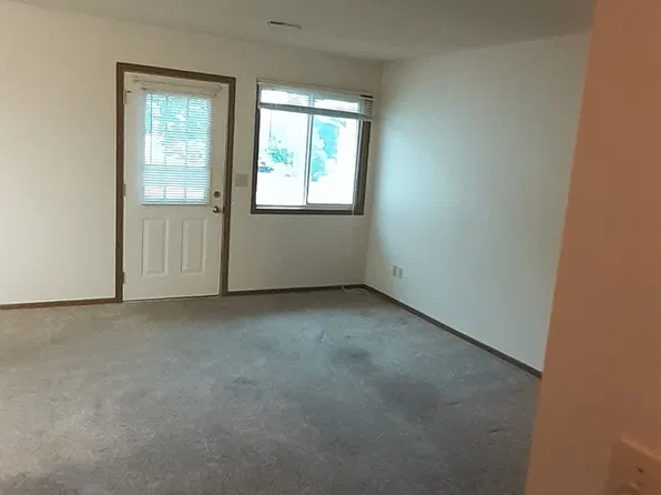 811A Elm St, Traer, IA 50675