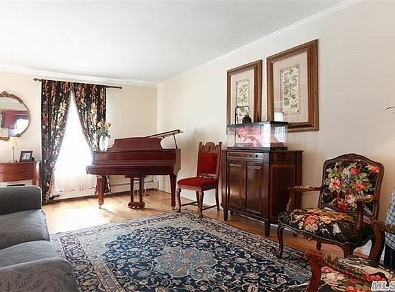 5th image of 135 Willow St