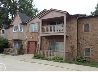 30616 Oakridge Manor Dr, Roseville, MI