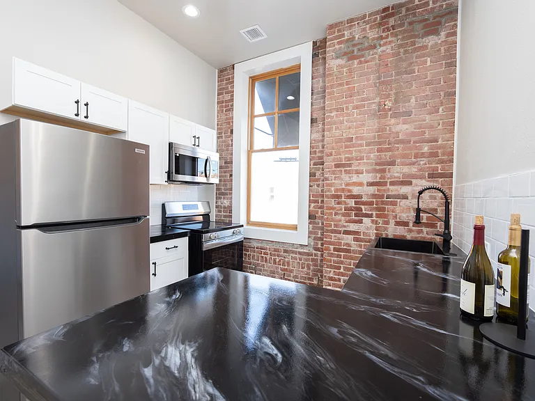 201 E Grand Ave #3 — Photo 6