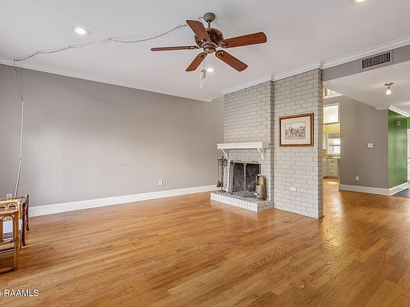 4th image of 557 Esplanade Dr